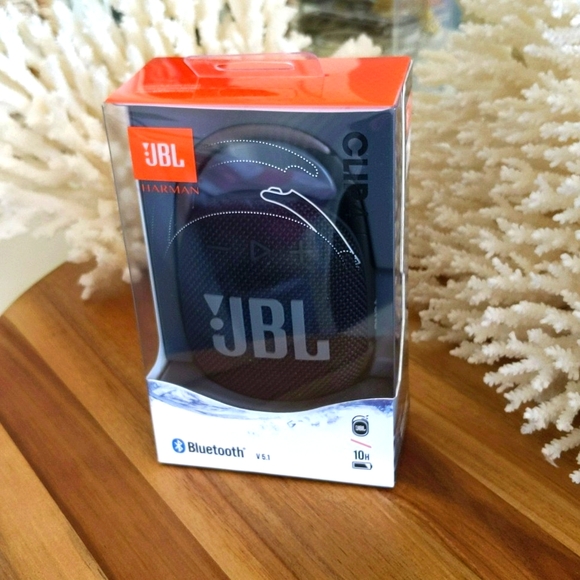 JBL clip 4 - NEW IN BOX - NWT! NEVER used. Great deal!!! All black 🖤 - Picture 9 of 9